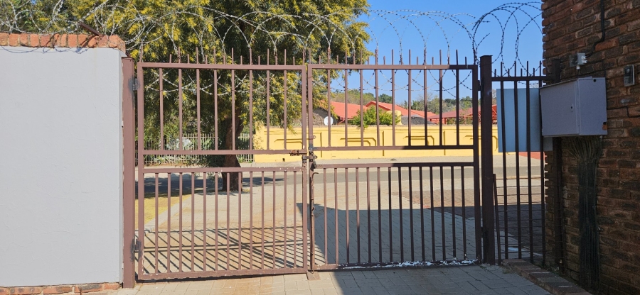 2 Bedroom Property for Sale in Pellissier Free State
